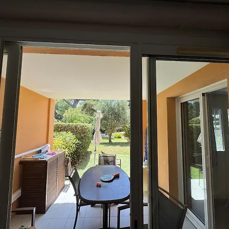 Giens T3, Air-conditioned, Ground Floor, Garden, Direct Access Apartament