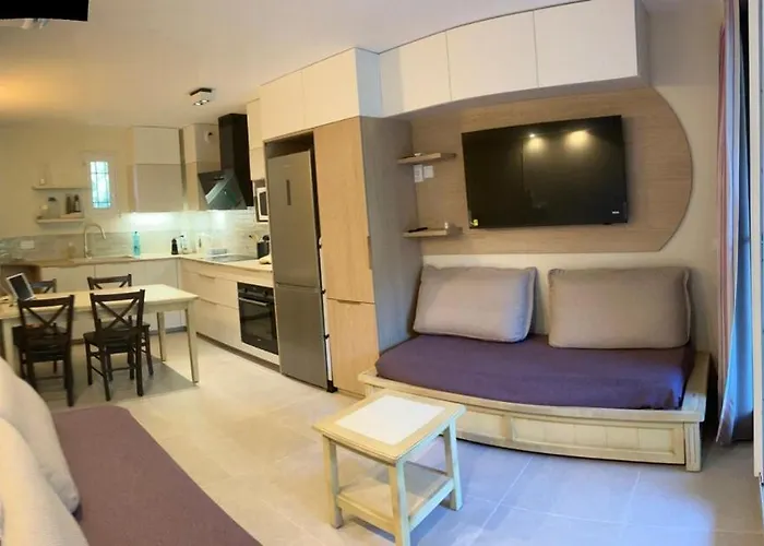 Giens T3, Air-conditioned, Ground Floor, Garden, Direct Access Hyères