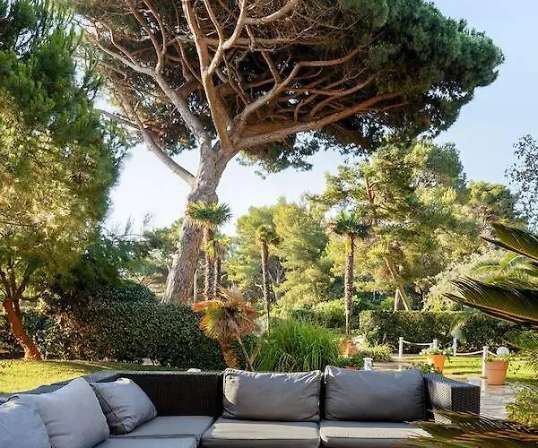 Giens T3, Air-conditioned, Ground Floor, Garden, Direct Access Apartament