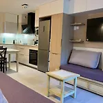 Giens T3, Air-conditioned, Ground Floor, Garden, Direct Access Apartment Hyeres