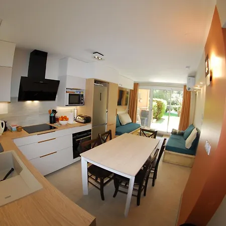 Giens T3, Air-conditioned, Ground Floor, Garden, Direct Access Apartment *