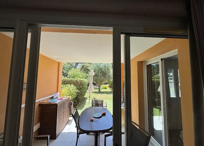 Giens T3, Air-conditioned, Ground Floor, Garden, Direct Access Lejlighed